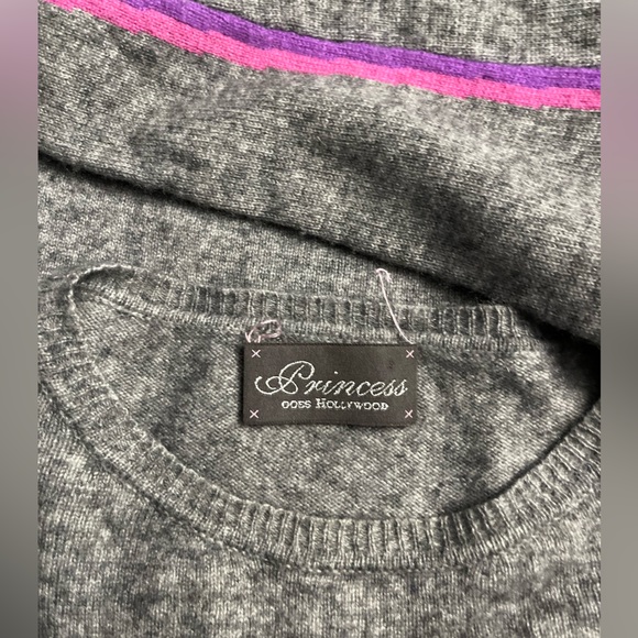 Wool/Cashmere Sweater w/ a Big Heart - Picture 8 of 12